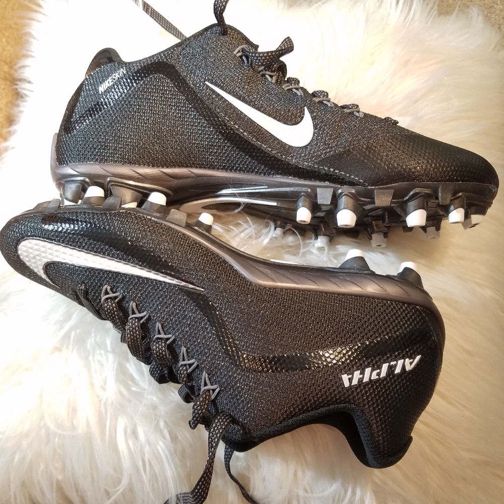 NIKE ALPHA  LOW T MEN'S FOOTBALL CLEATS Sz.8.5